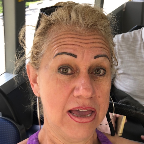 Meet your Posher, Cecilia - Picture 2 of 4